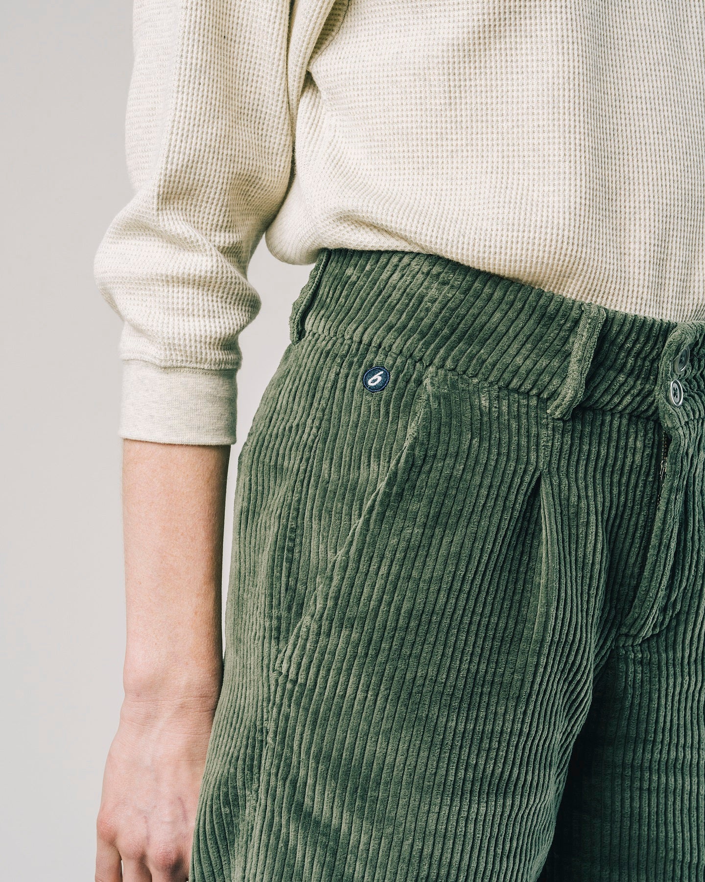 Pantalon en velours côtelé vert