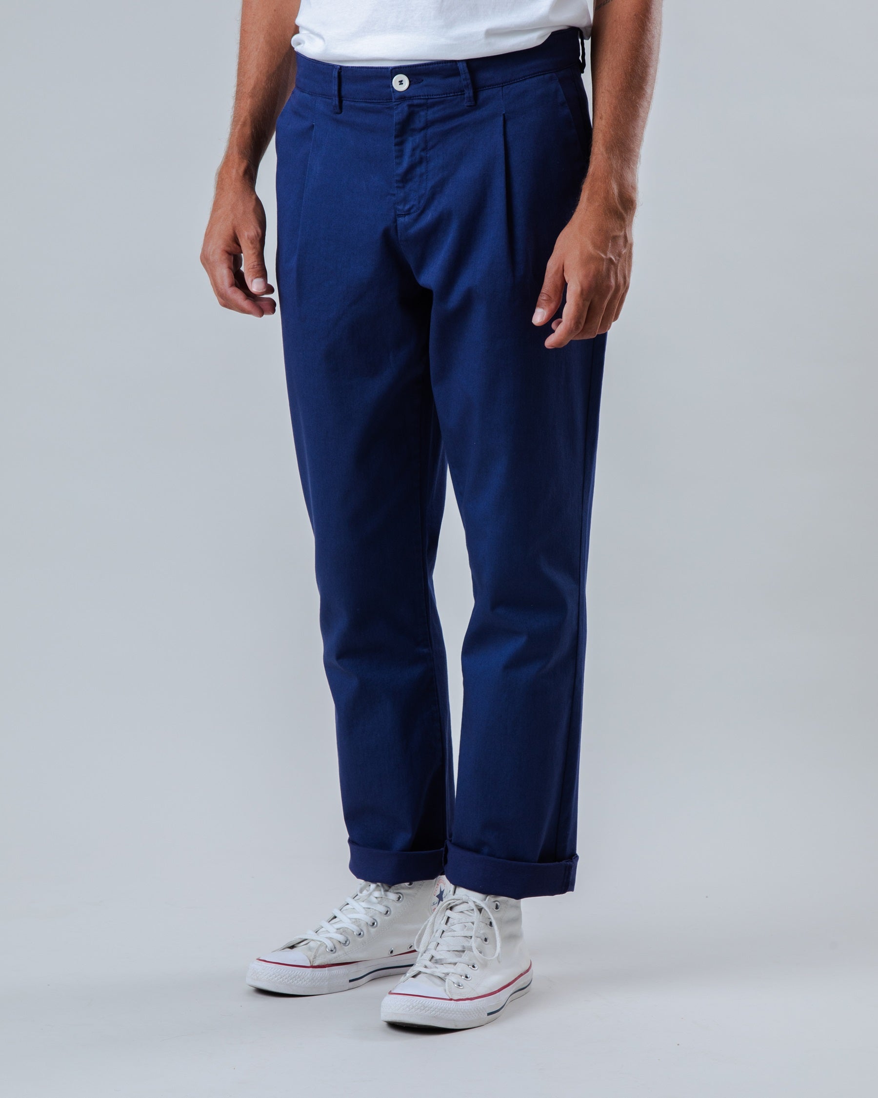 Marineblaue Chinos