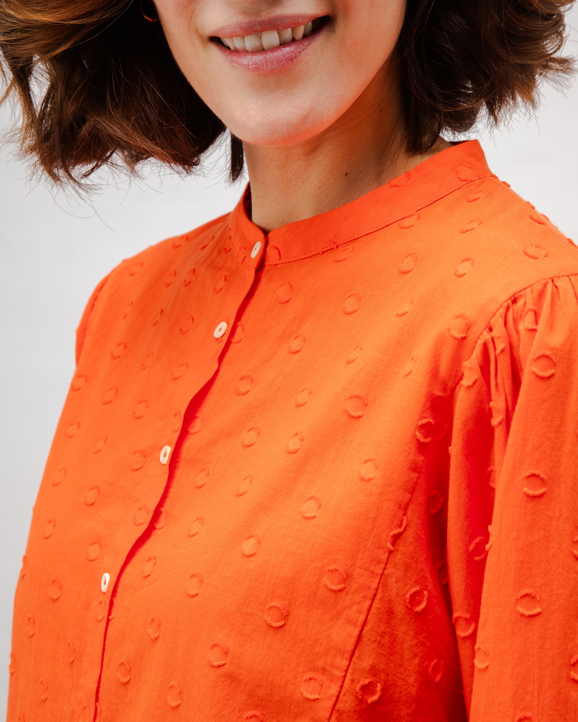 Chemisier romantique orange à pois