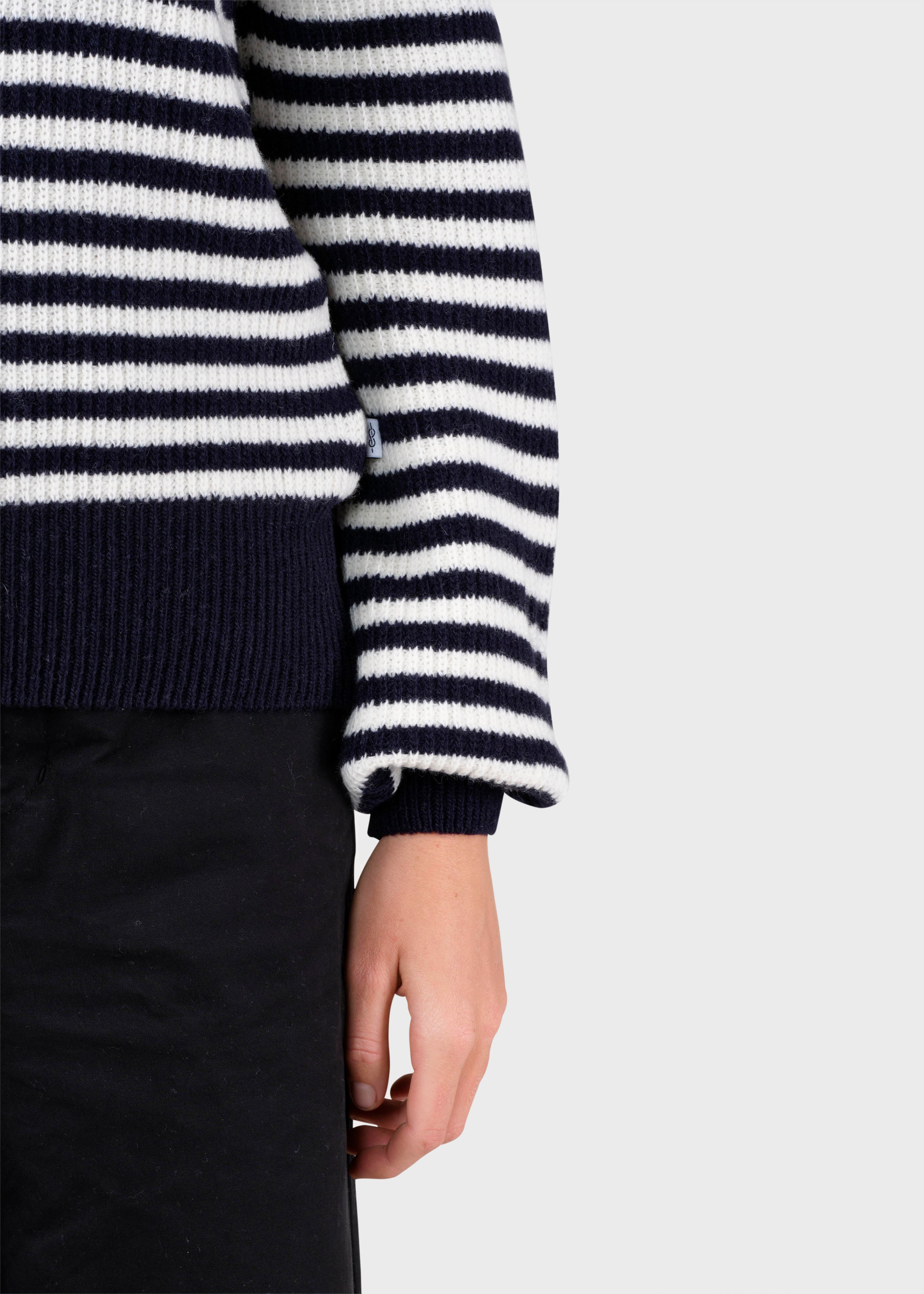Pull Gunilla navy