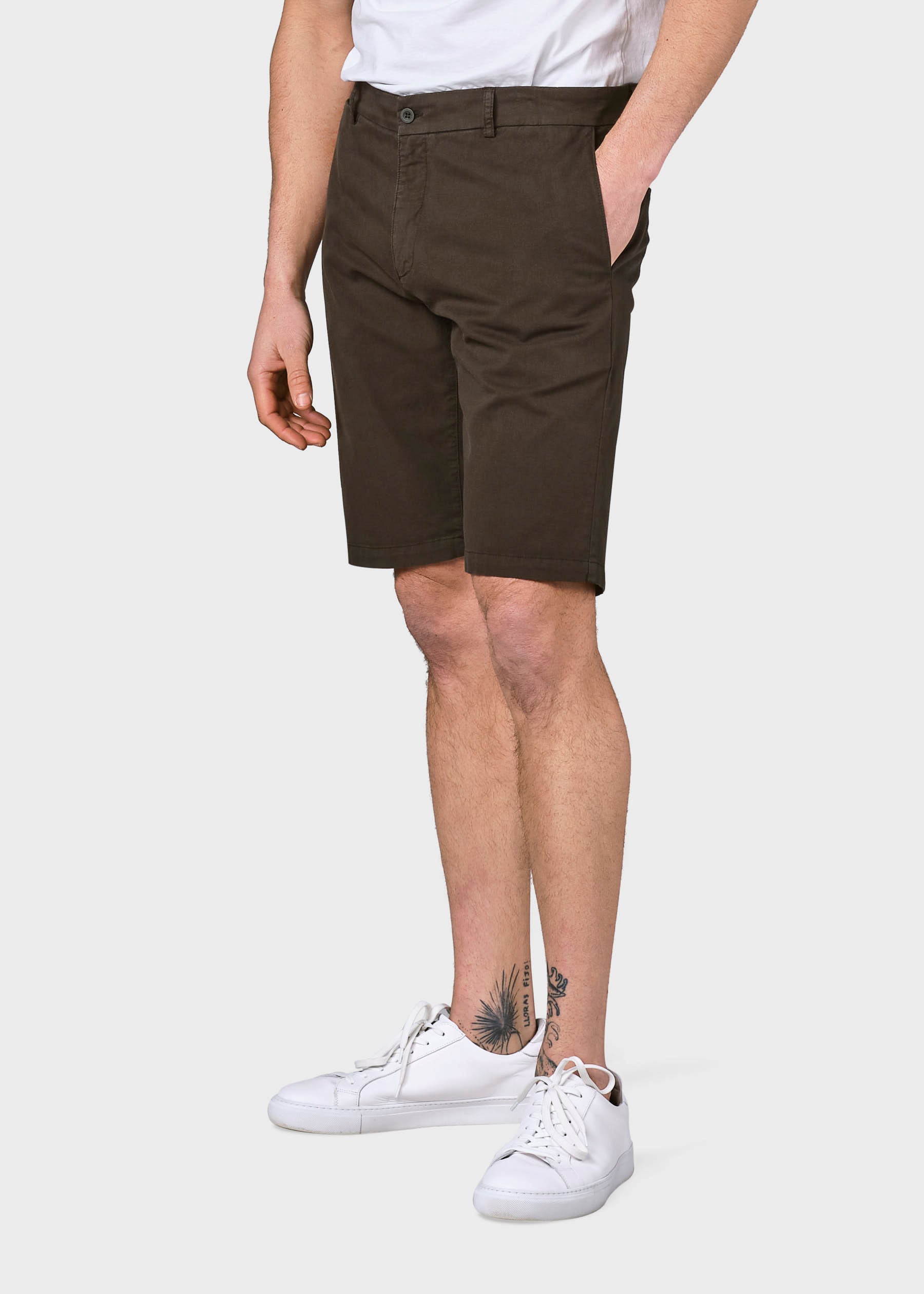 Magnus Khaki organic cotton chino shorts