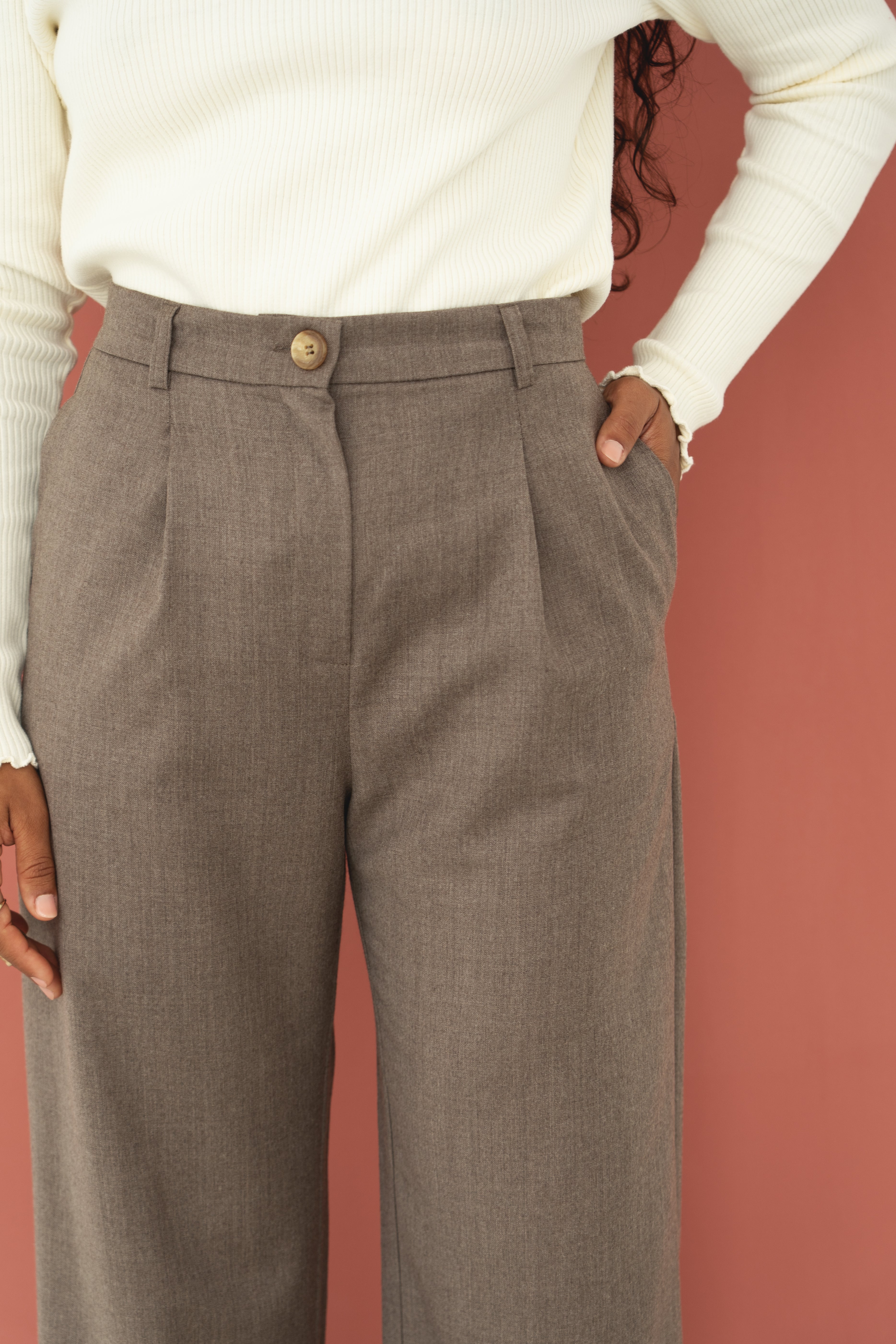 Mara Hose Braun