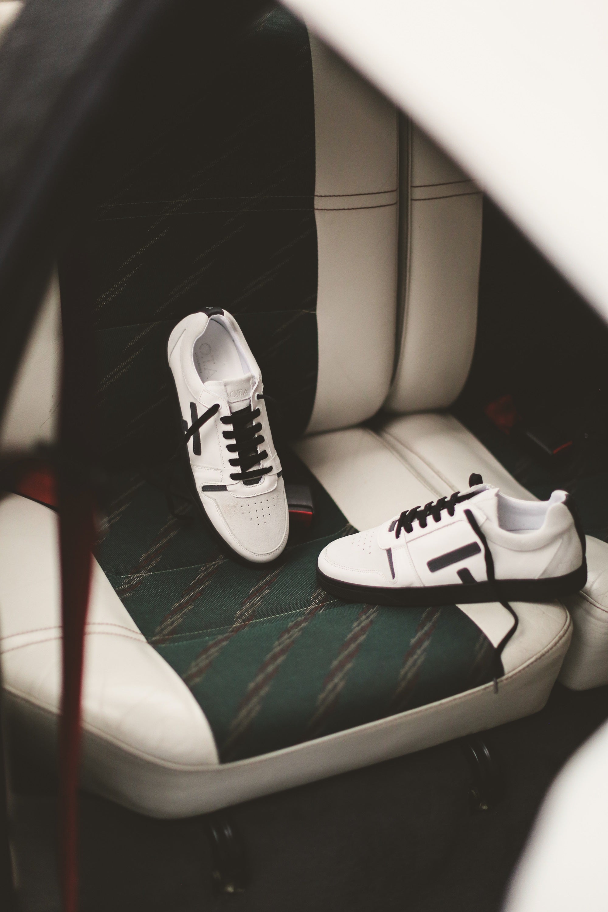 Black and white Sansaho leather sneakers