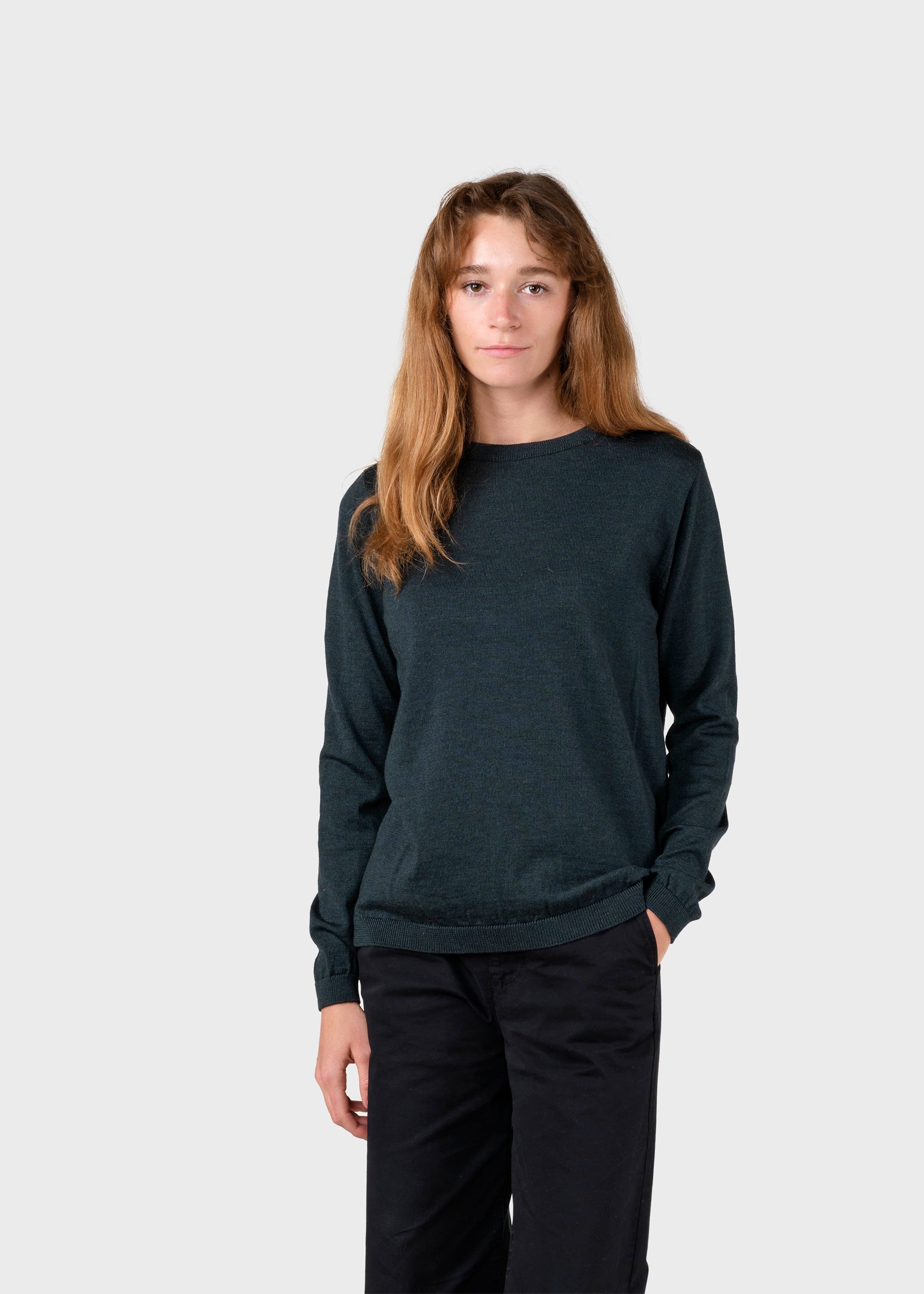 Olivgrüner Damenpullover aus feiner Merinowolle