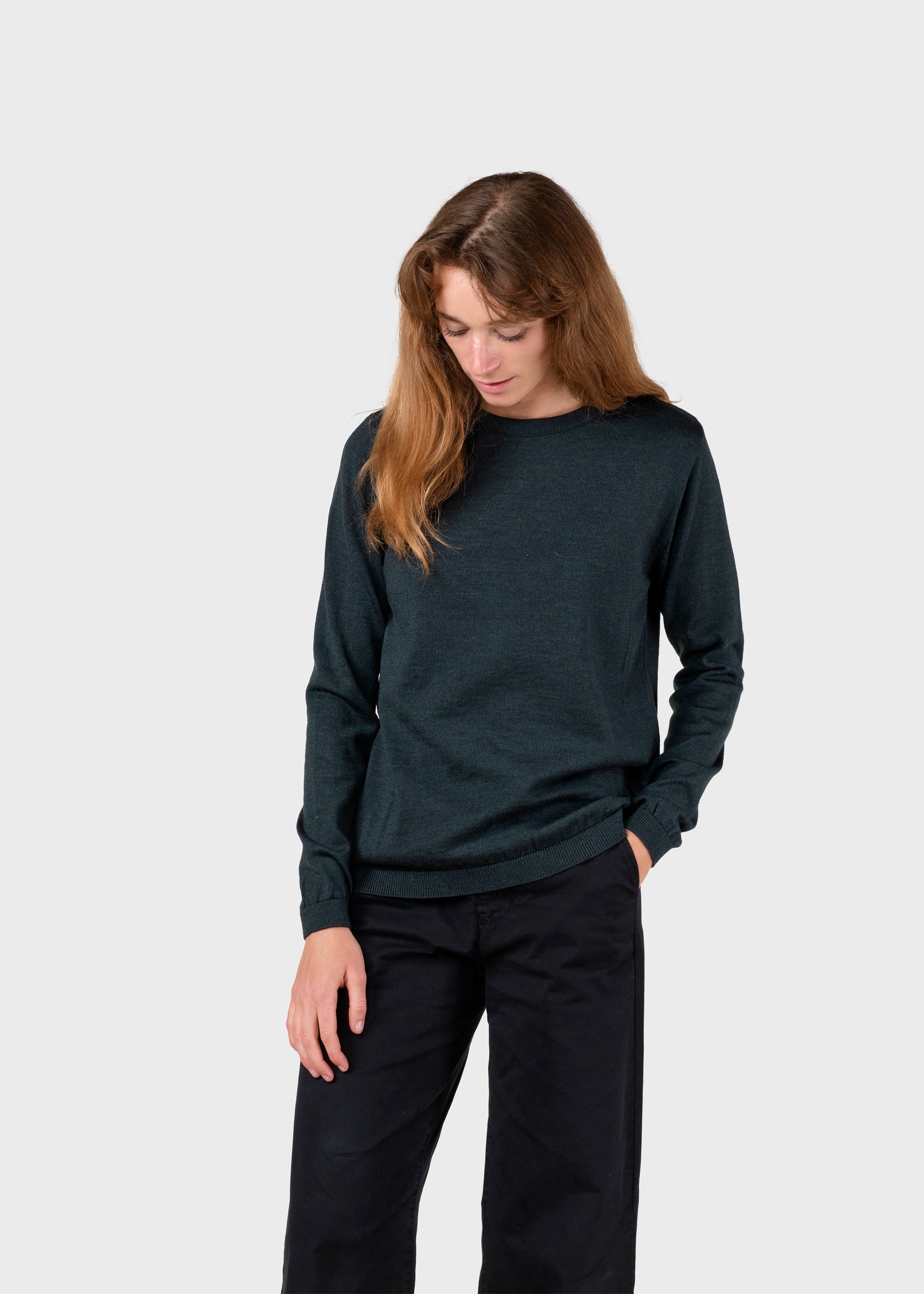 Olivgrüner Damenpullover aus feiner Merinowolle