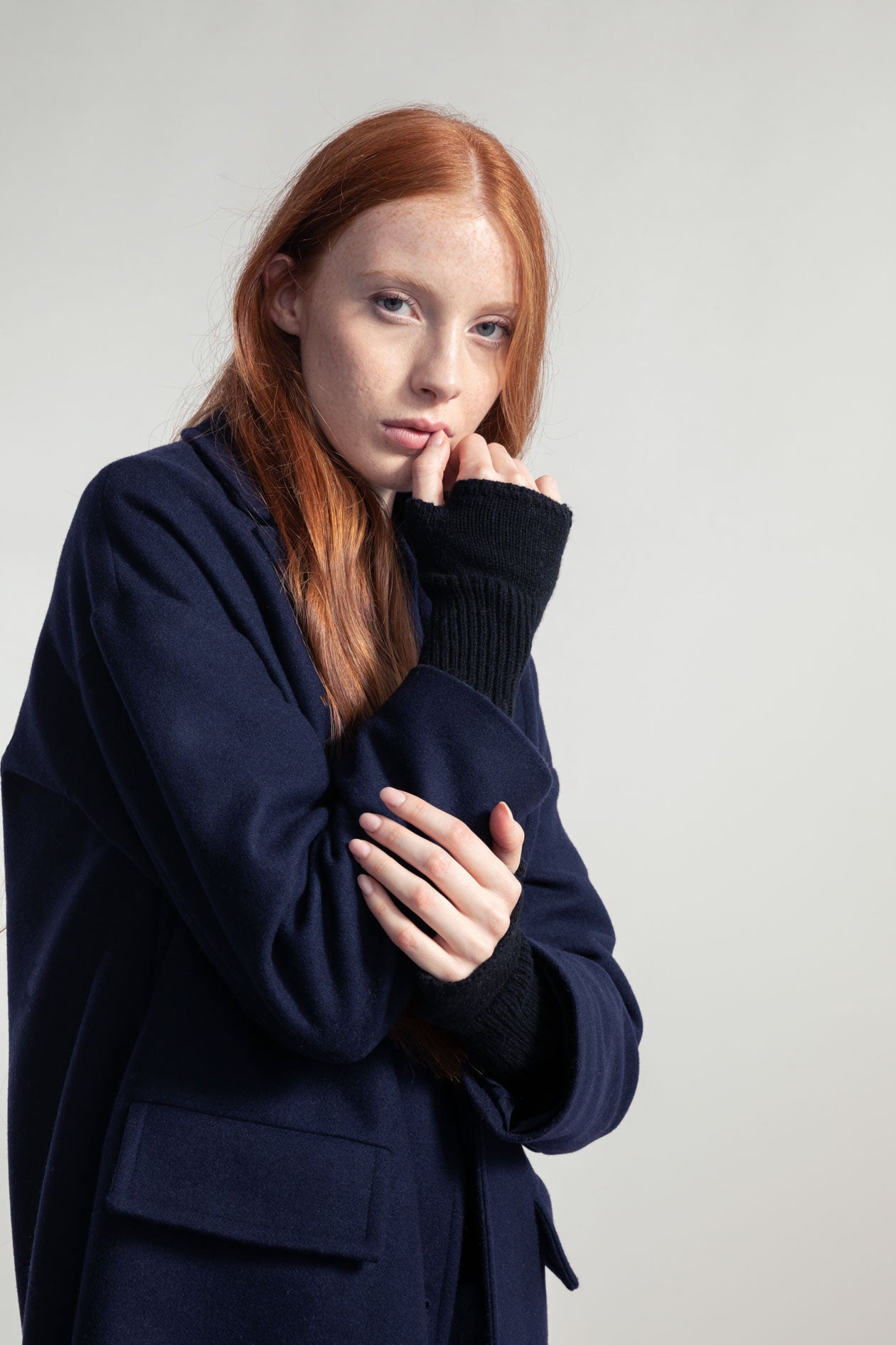 Damen Schwarze Armstulpen aus recyceltem Kaschmir