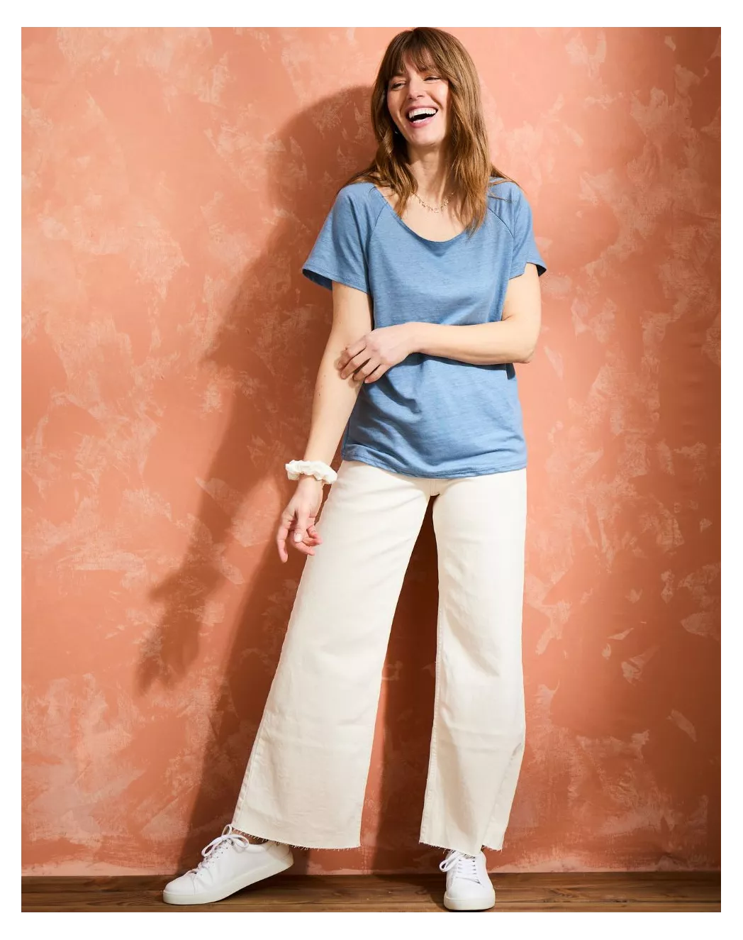 Alina Light Blue round neck linen T-shirt
