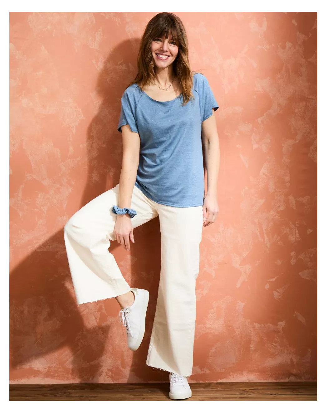 Alina Light Blue round neck linen T-shirt