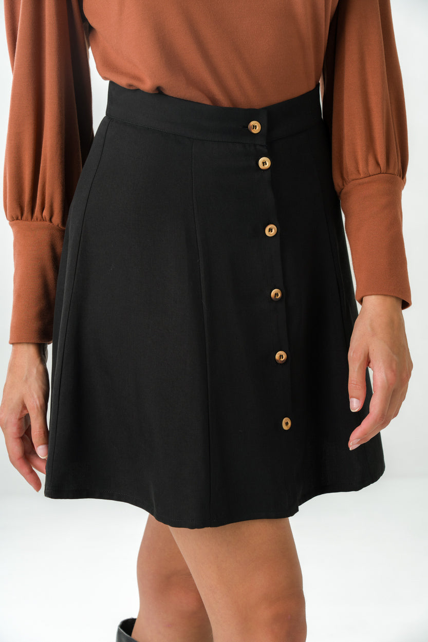Short buttoned skirt Parrotia Black