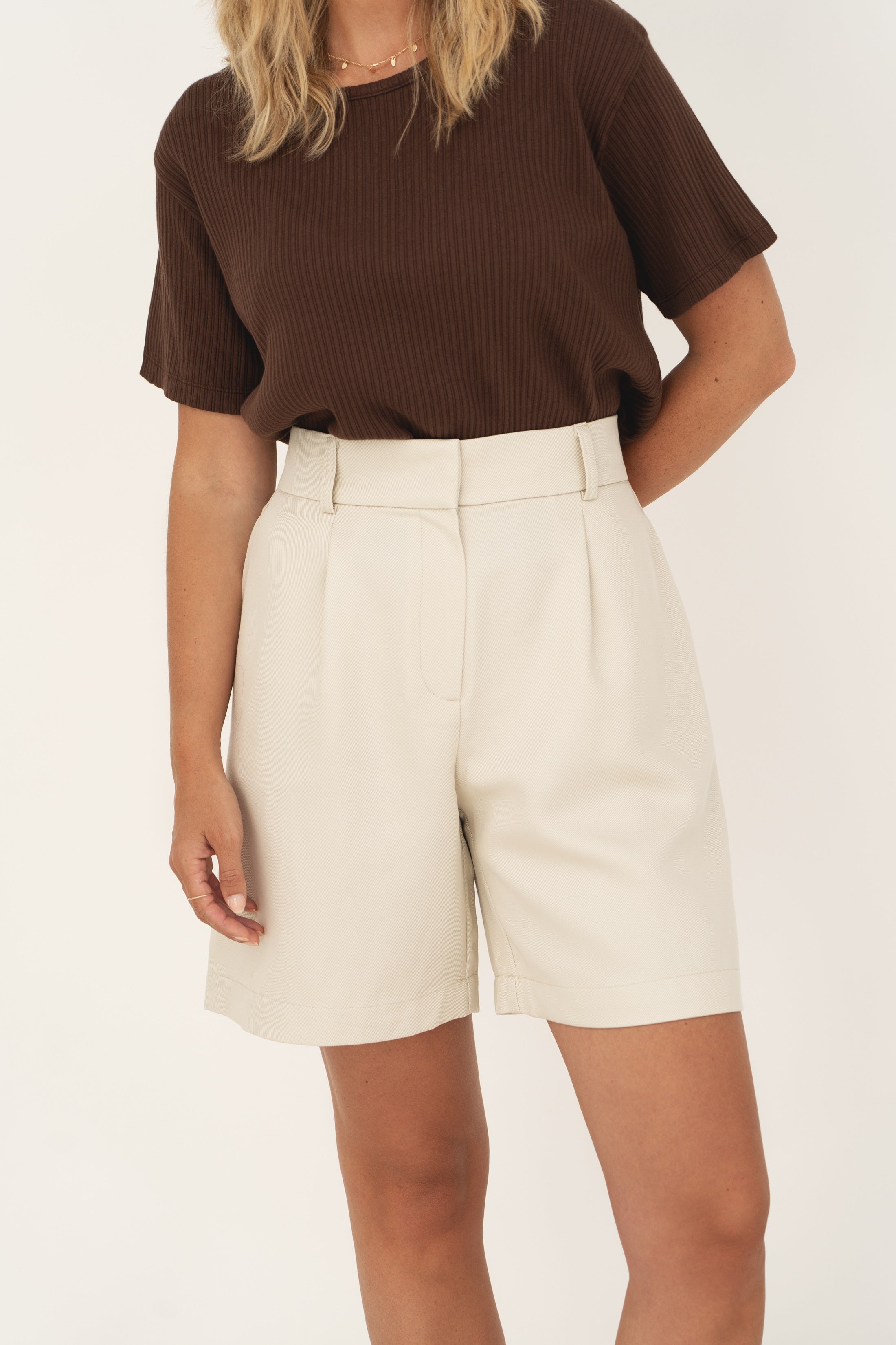 Damen-Bermudashorts aus beigefarbenem Tencel Mara