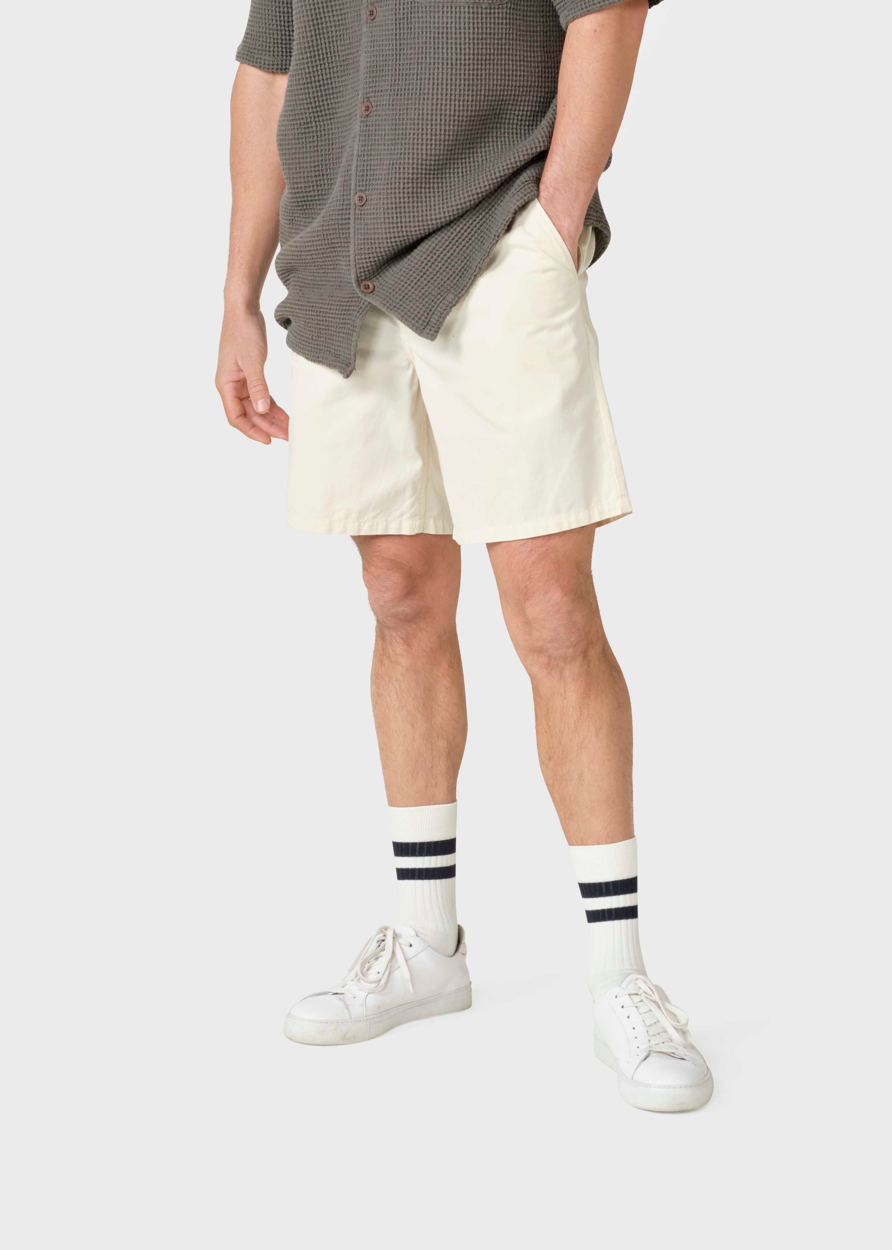 Jarvis Ekru Shorts